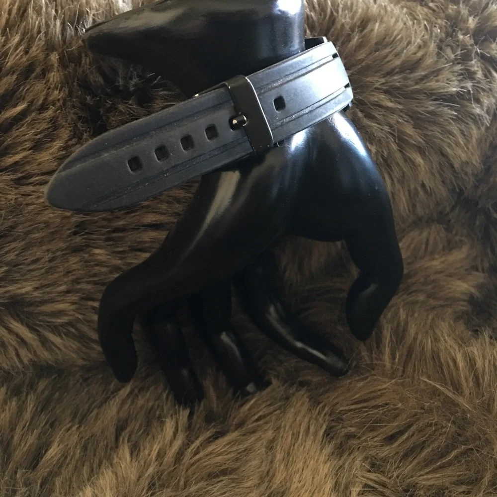 Unisex black silicone band quartz watch new